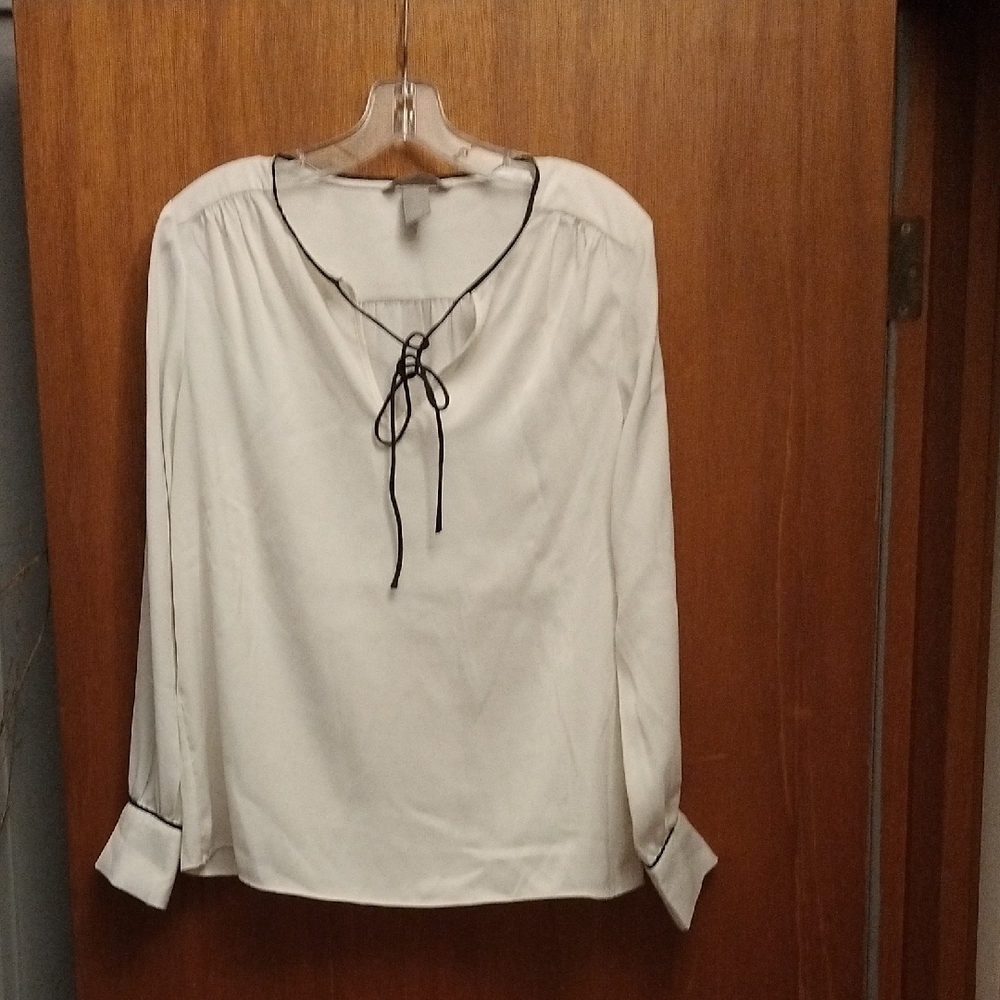H&M White Blouse with Black Trim Size Medium